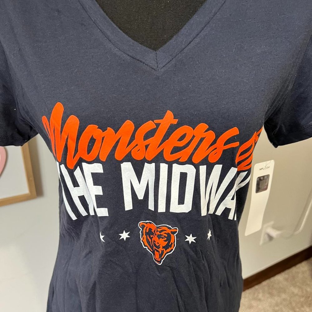 NFL Team Apparel women's Chicago Bears "MONSTERS OF THE MIDWAY" shirt sz S - NWT